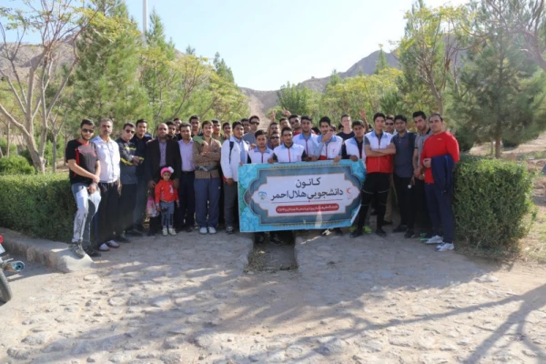 همایش کوهپیمایی کارکنان و دانشجو معلمان پردیس شهیدان پاک نژاد یزد به مناسبت هفته تربیت بدنی 
 7