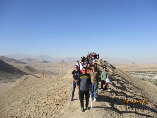 همایش کوهپیمایی کارکنان و دانشجو معلمان پردیس شهیدان پاک نژاد یزد به مناسبت هفته تربیت بدنی 
 9