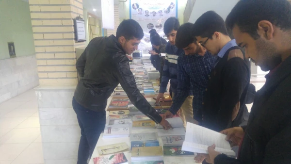 برپایی نمایشگاه کتاب, به مناسبت هفته وحدت در پردیس شهیدان پاکنژاد 3