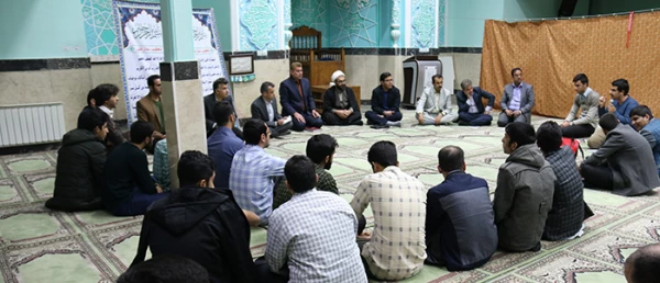 در نمازخانه پردیس شهیدان پاک نژاد یزد برگزار شد:

جلسه پرسش و پاسخ با حضور مدیر استانی دانشگاه فرهنگیان یزد 2