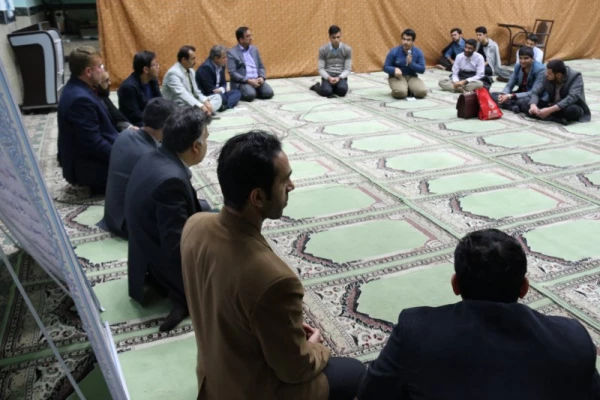 در نمازخانه پردیس شهیدان پاک نژاد یزد برگزار شد:

جلسه پرسش و پاسخ با حضور مدیر استانی دانشگاه فرهنگیان یزد 3