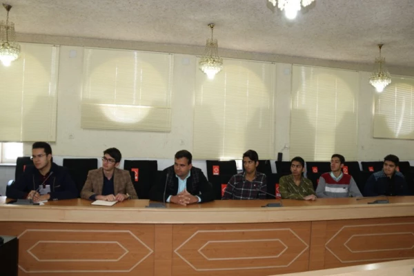 برگزاری جلسۀ پرسش و پاسخ نمایندگان کلاسی پردیس شهیدان پاک نژاد با مدیر پردیس های استان و مسئولین محترم آموزشی پردیس
 5