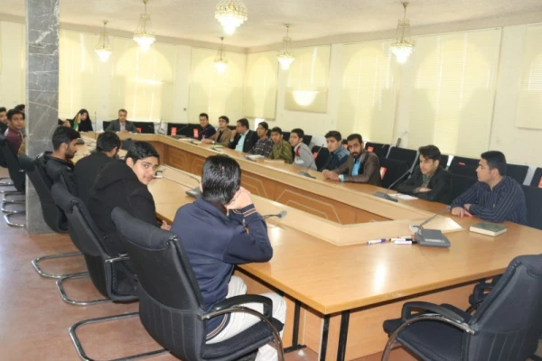 برگزاری جلسۀ پرسش و پاسخ نمایندگان کلاسی پردیس شهیدان پاک نژاد با مدیر پردیس های استان و مسئولین محترم آموزشی پردیس
 7