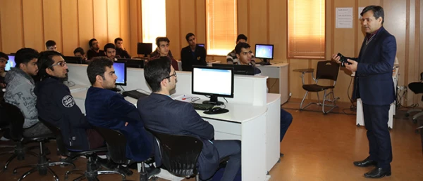 ه مناسبت هفته پژوهش و فناوری، در دانشگاه فرهنگیان یزد برگزار شد:

کارگاه آموزشی « عصرفناوری اینترنت اشیاء، آشنایی با شبکه های حسگر بی سیم و رزبری پای»
 2