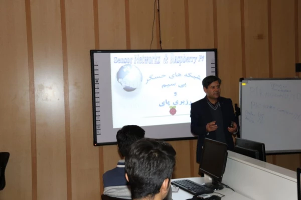 ه مناسبت هفته پژوهش و فناوری، در دانشگاه فرهنگیان یزد برگزار شد:

کارگاه آموزشی « عصرفناوری اینترنت اشیاء، آشنایی با شبکه های حسگر بی سیم و رزبری پای»
 5