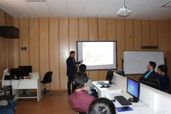 ه مناسبت هفته پژوهش و فناوری، در دانشگاه فرهنگیان یزد برگزار شد:

کارگاه آموزشی « عصرفناوری اینترنت اشیاء، آشنایی با شبکه های حسگر بی سیم و رزبری پای»
 9