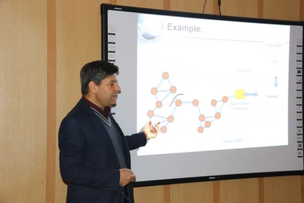 ه مناسبت هفته پژوهش و فناوری، در دانشگاه فرهنگیان یزد برگزار شد:

کارگاه آموزشی « عصرفناوری اینترنت اشیاء، آشنایی با شبکه های حسگر بی سیم و رزبری پای»
 10