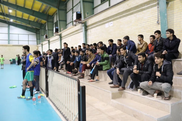 برگزاری مسابقات فوتسال در پردیس شهیدان پاک نژاد یزد
 4