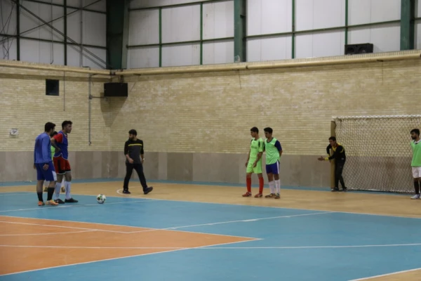 برگزاری مسابقات فوتسال در پردیس شهیدان پاک نژاد یزد
 6