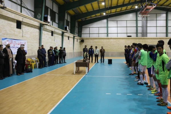 برگزاری مسابقات فوتسال در پردیس شهیدان پاک نژاد یزد
 8