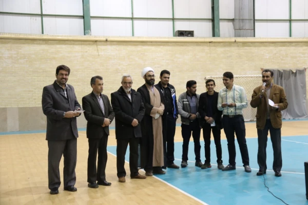 برگزاری مسابقات فوتسال در پردیس شهیدان پاک نژاد یزد
 10