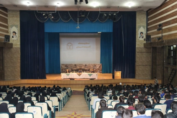 با حضور دکتر صادق زیباکلام و متین منتظمی برگزار شد:
جلسه مناظره با عنوان چالش ها و فرصت های جمهوری اسلامی در دانشگاه فرهنگیان یزد
 2