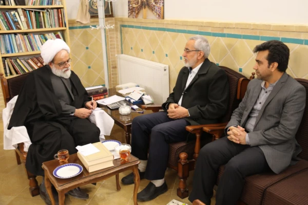 دیدار مسئولین دانشگاه فرهنگیان استان با حجت الاسلام و المسلمین معزالدینی امام جمعه موقت یزد
 4