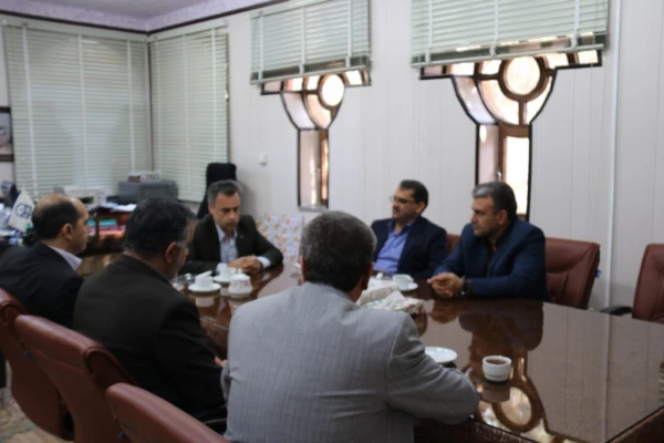 دیدار مدیر و معاونین آموزش و پرورش ناحیه دو یزد با مدیر امور پردیس های استان
 3