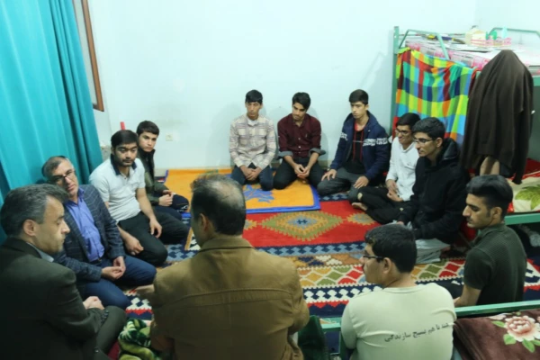 نشست و گفتگوی صمیمانه رئیس دانشگاه فرهنگیان استان یزد با دانشجو معلمان در سراهای دانشجویی پردیس شهیدان پاک نژاد
 2