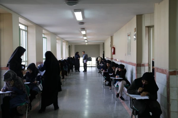 بازدید مدیر دانشگاه فرهنگیان استان از روند برگزاری امتحانات پایان ترم پردیس فاطمه الزهرا (س) یزد
 4