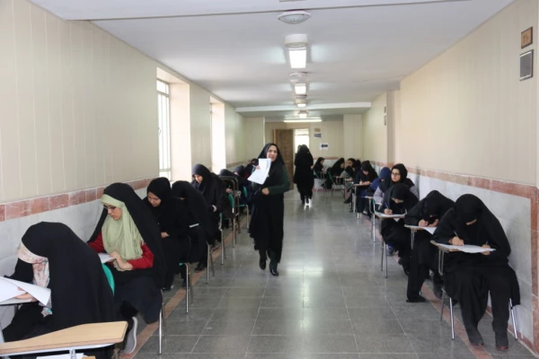 بازدید مدیر دانشگاه فرهنگیان استان از روند برگزاری امتحانات پایان ترم پردیس فاطمه الزهرا (س) یزد
 5