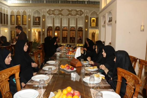 نشست صمیمانه کارکنان پردیس های استانی به منظور قدردانی از زحمات آن ها در برگزاری امتحانات نیم سال اول
 4