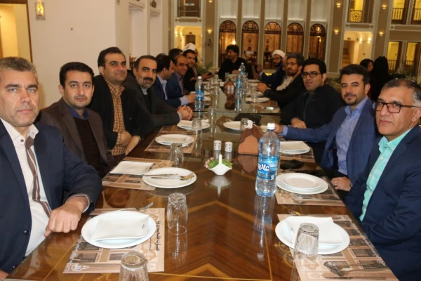 نشست صمیمانه کارکنان پردیس های استانی به منظور قدردانی از زحمات آن ها در برگزاری امتحانات نیم سال اول
 7