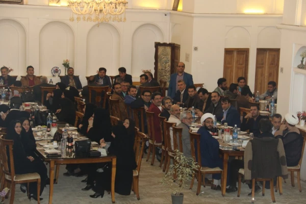 نشست صمیمانه کارکنان پردیس های استانی به منظور قدردانی از زحمات آن ها در برگزاری امتحانات نیم سال اول
 10