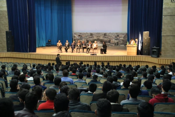 برگزاری جلسه پرسش و پاسخ دانشجومعلمان پردیس شهیدان پاک نژاد یزد با حضور مسئولین دانشگاه
 2