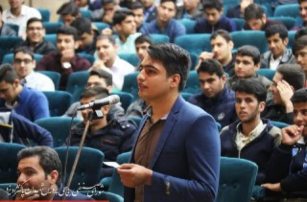 برگزاری جلسه پرسش و پاسخ دانشجومعلمان پردیس شهیدان پاک نژاد یزد با حضور مسئولین دانشگاه
 4