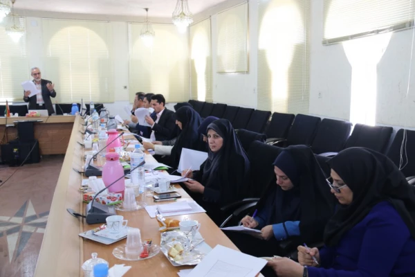 برگزاری دوره توانمند سازی کارورزی مدرسان پردیس های استان یزد
 5