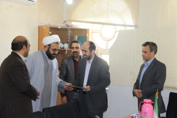 برگزاری مراسم تودیع و معارفه مسئول حراست دانشگاه فرهنگیان یزد

 16