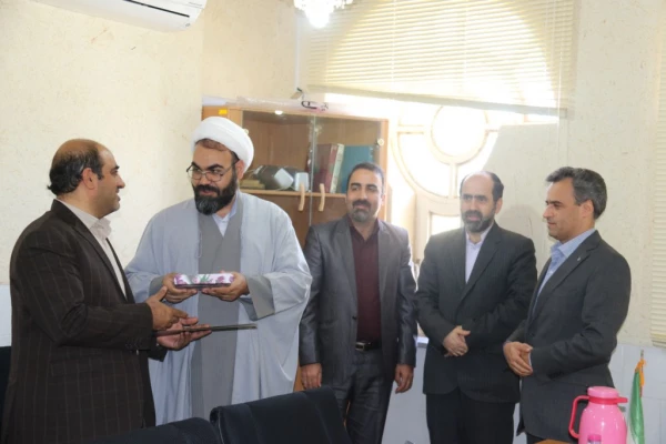 برگزاری مراسم تودیع و معارفه مسئول حراست دانشگاه فرهنگیان یزد

 17