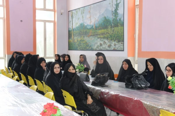 نشست صمیمانه پایان سال مدیر امور پردیس های استان با همکاران دانشگاه فرهنگیان یزد در آستانه عید باستانی نوروز
 6