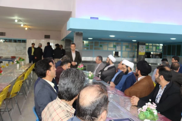 نشست صمیمانه پایان سال مدیر امور پردیس های استان با همکاران دانشگاه فرهنگیان یزد در آستانه عید باستانی نوروز
 7