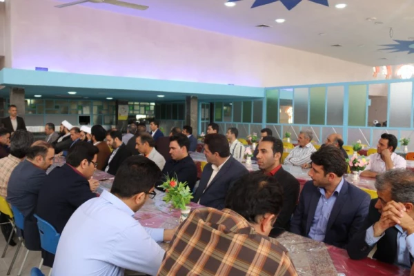 نشست صمیمانه پایان سال مدیر امور پردیس های استان با همکاران دانشگاه فرهنگیان یزد در آستانه عید باستانی نوروز
 8