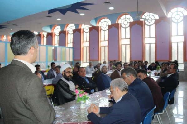 نشست صمیمانه پایان سال مدیر امور پردیس های استان با همکاران دانشگاه فرهنگیان یزد در آستانه عید باستانی نوروز
 10