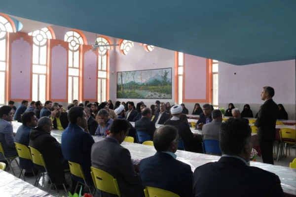 نشست صمیمانه پایان سال مدیر امور پردیس های استان با همکاران دانشگاه فرهنگیان یزد در آستانه عید باستانی نوروز
 11