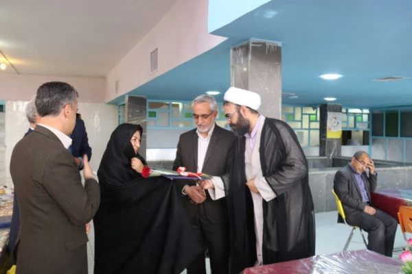 نشست صمیمانه پایان سال مدیر امور پردیس های استان با همکاران دانشگاه فرهنگیان یزد در آستانه عید باستانی نوروز
 17