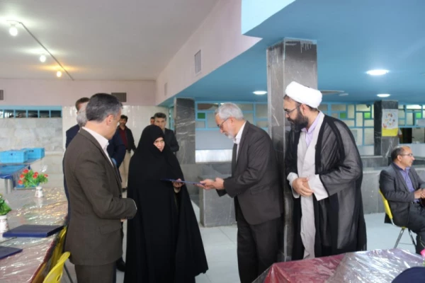 نشست صمیمانه پایان سال مدیر امور پردیس های استان با همکاران دانشگاه فرهنگیان یزد در آستانه عید باستانی نوروز
 18