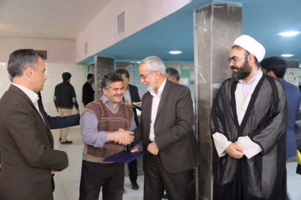 نشست صمیمانه پایان سال مدیر امور پردیس های استان با همکاران دانشگاه فرهنگیان یزد در آستانه عید باستانی نوروز
 21