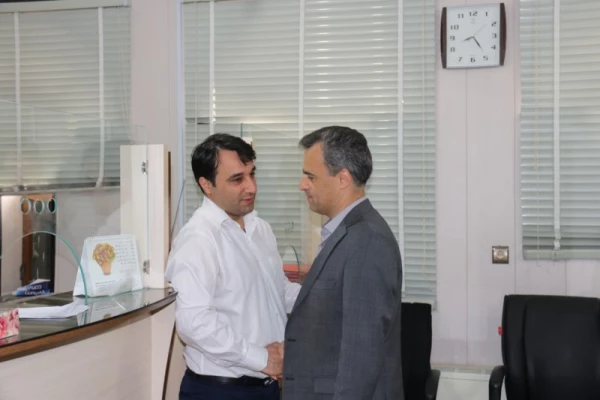 در اولین روز کاری سال جدید انجام شد:

دیدار مدیر استانی دانشگاه فرهنگیان یزد با کارکنان واحدهای مختلف پردیس شهیدان پاک نژاد
 5