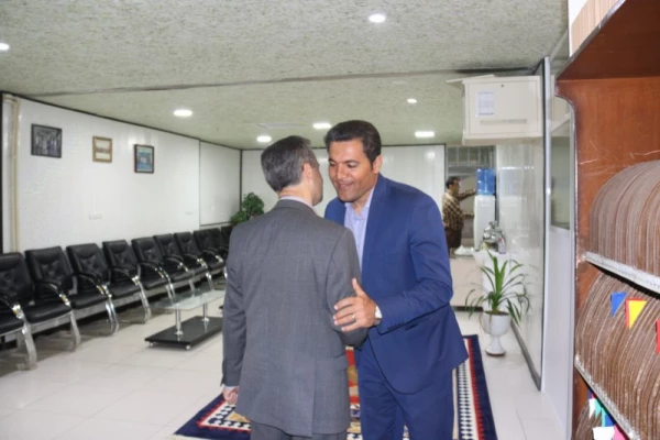 در اولین روز کاری سال جدید انجام شد:

دیدار مدیر استانی دانشگاه فرهنگیان یزد با کارکنان واحدهای مختلف پردیس شهیدان پاک نژاد
 11