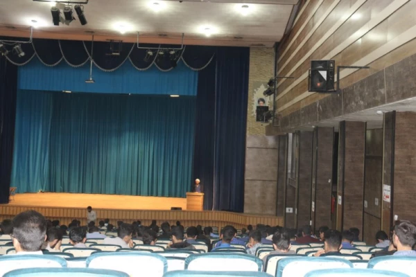 بلایای طبیعی در کمین همه ماست، همانگونه که از دیگران در وقت گرفتاری ها انتظار داریم، همانگونه گرفتاران را دریابیم.

حمایت دانشگاه فرهنگیان یزد از سیل زدگان
 2