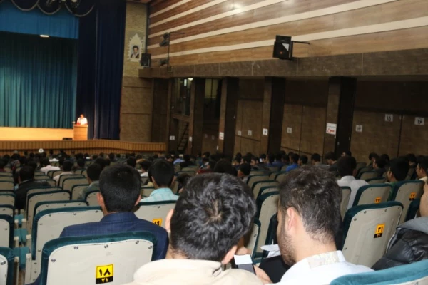 بلایای طبیعی در کمین همه ماست، همانگونه که از دیگران در وقت گرفتاری ها انتظار داریم، همانگونه گرفتاران را دریابیم.

حمایت دانشگاه فرهنگیان یزد از سیل زدگان
 5