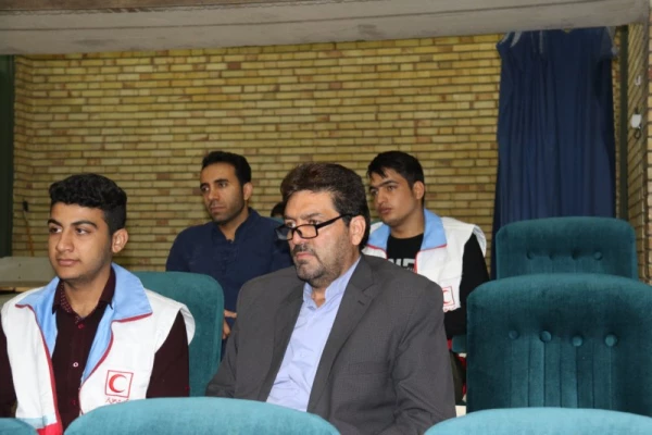 بلایای طبیعی در کمین همه ماست، همانگونه که از دیگران در وقت گرفتاری ها انتظار داریم، همانگونه گرفتاران را دریابیم.

حمایت دانشگاه فرهنگیان یزد از سیل زدگان
 7