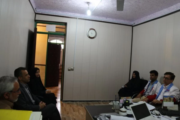 بلایای طبیعی در کمین همه ماست، همانگونه که از دیگران در وقت گرفتاری ها انتظار داریم، همانگونه گرفتاران را دریابیم.

حمایت دانشگاه فرهنگیان یزد از سیل زدگان
 13