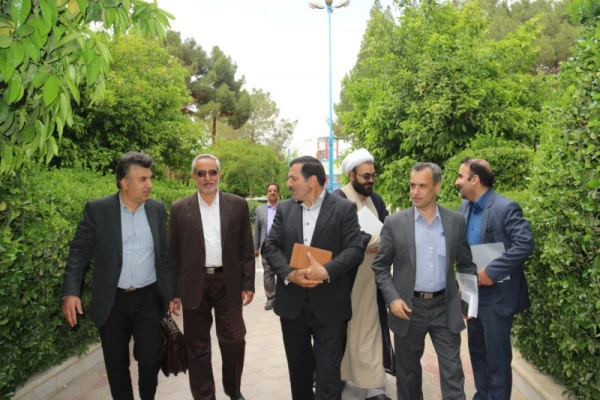 نشست هم اندیشی اساتید و کارکنان پردیس شهیدان پاک نژاد یزد با دکتر خاکی معاونت محترم طرح و برنامه و توسعه منابع دانشگاه فرهنگیان
 2