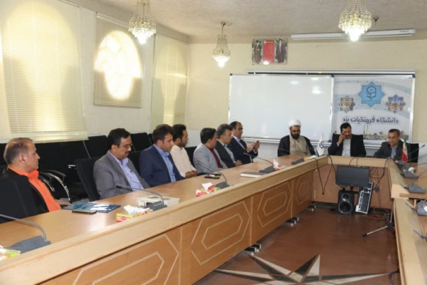 نشست هم اندیشی اساتید و کارکنان پردیس شهیدان پاک نژاد یزد با دکتر خاکی معاونت محترم طرح و برنامه و توسعه منابع دانشگاه فرهنگیان
 3