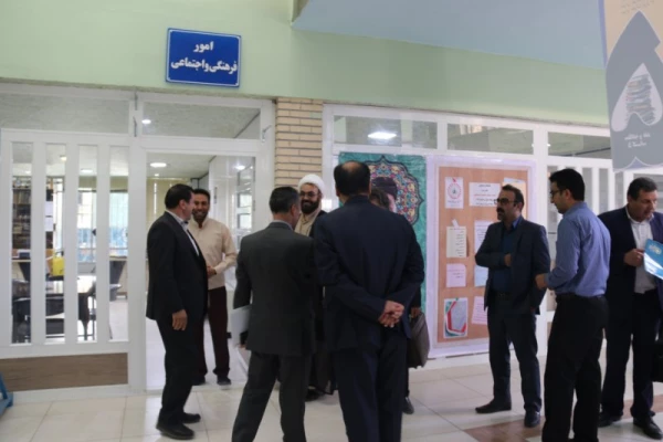 نشست هم اندیشی اساتید و کارکنان پردیس شهیدان پاک نژاد یزد با دکتر خاکی معاونت محترم طرح و برنامه و توسعه منابع دانشگاه فرهنگیان
 12