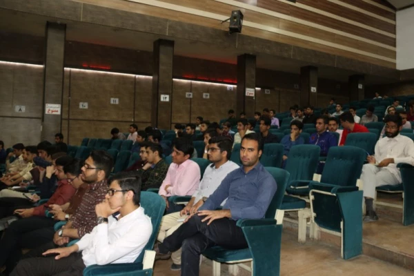 همایش ساعت فرهنگی با حضور دانش آموختگان موفق پردیس شهیدان پاک نژاد:

تجارب ارزنده، باید ها و نباید های دانشجو معلمی
 10