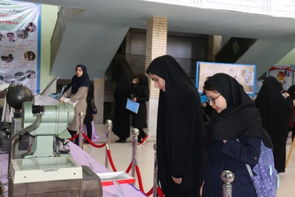 در دهه سرآمدی آموزش انجام شد:

برگزاری نمایشگاه دستاوردهای آموزشی در دانشگاه فرهنگیان یزد
 8