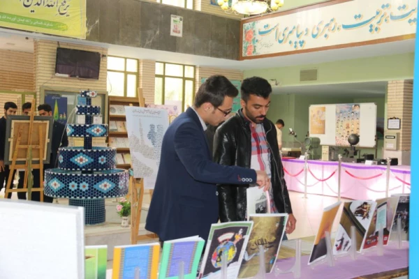 در دهه سرآمدی آموزش انجام شد:

برگزاری نمایشگاه دستاوردهای آموزشی در دانشگاه فرهنگیان یزد
 18