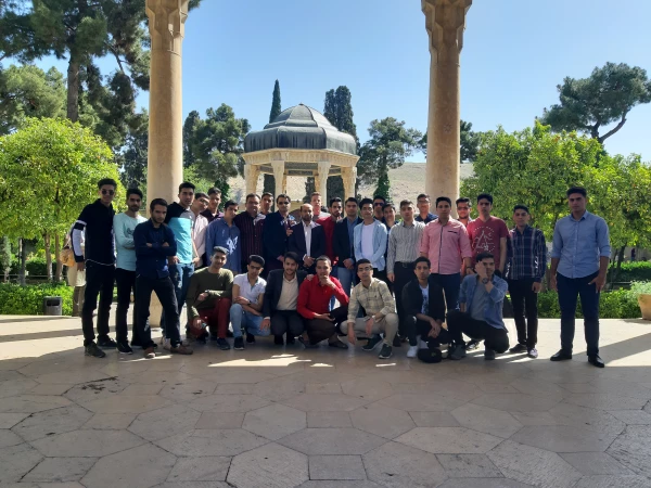 اردوی علمی – تفریحی دانشجویان رشته زبان و ادبیات فارسی دانشگاه فرهنگیان یزد به شیراز
 3